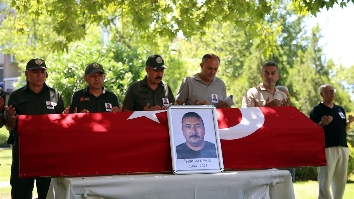 İzmir'de Şehit Dozer Operatörü İbrahim Demir İçin Tören