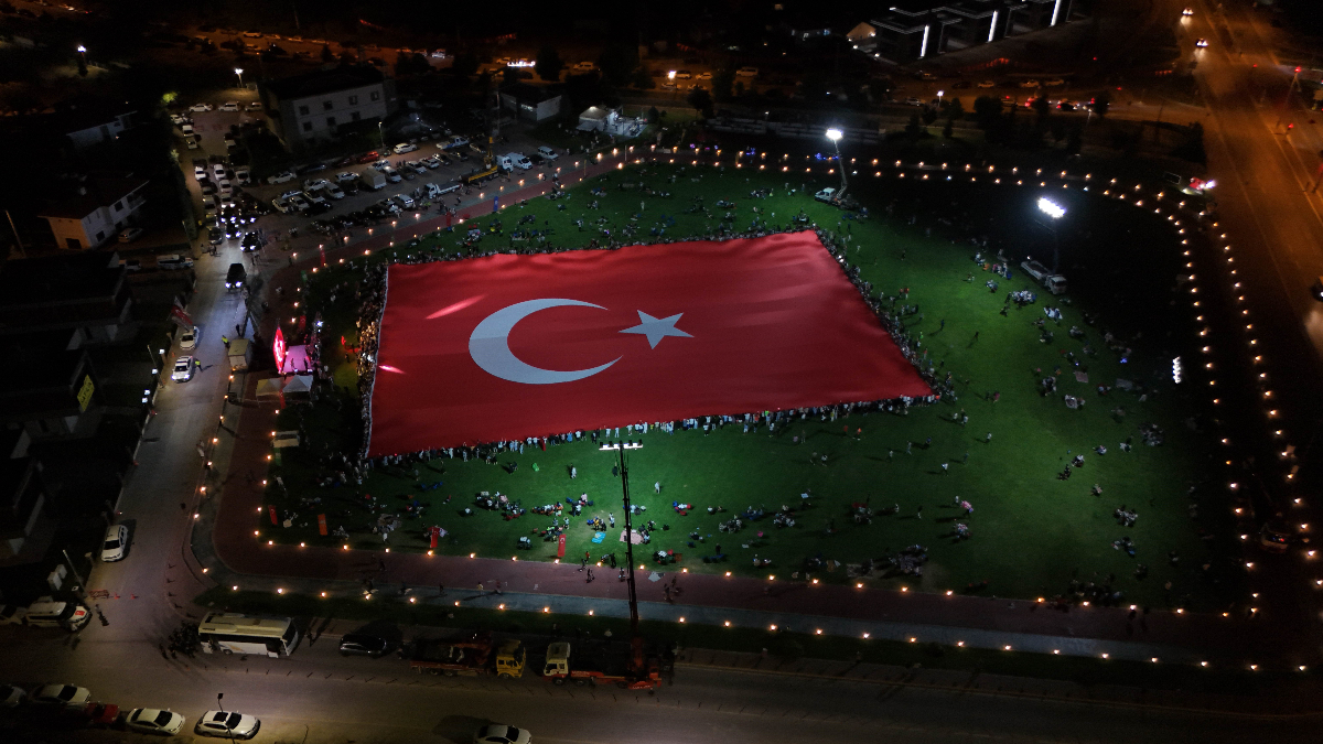 Kayseri'de Dünyanın En Büyük Türk Bayrağı Açıldı