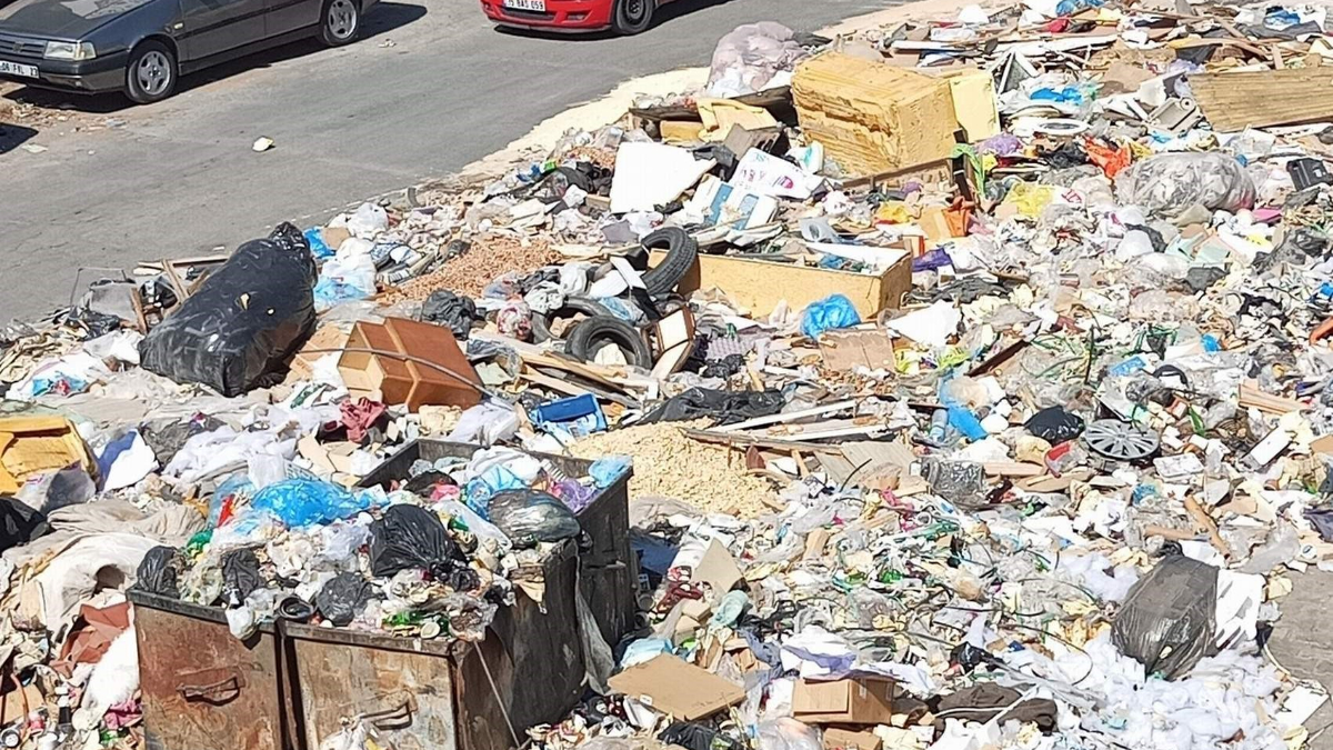 İzmir Buca'da Çöp Yangını: Ulaşım Aksadı