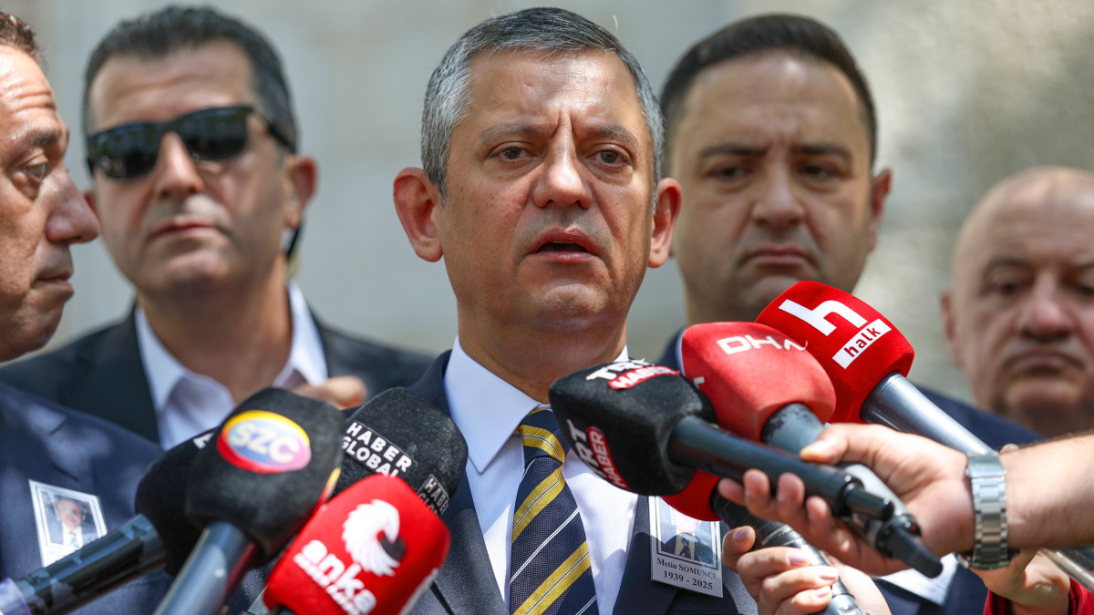 CHP Lideri Özel'den Komisyon ve Anayasa Açıklamaları
